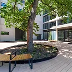 Center 2-Bed With Rooftop Pool & Secure Parking