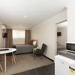 Belconnen Way Hotel & Serviced Apartments