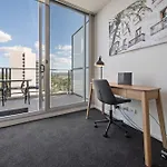 Glorious Central Canberra 1-Bed With Pool & Sauna