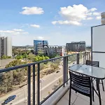 Glorious Central Canberra 1-Bed With Pool & Sauna