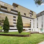 Elegant 2-Bed By Lyneham Wetlands Near The Cbd