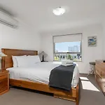 Spacious And Cosy Apt With Great Views In Braddon