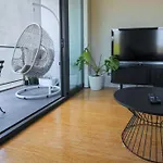 Luxury Apartment Minutes From City W Rooftop Pool & Parking