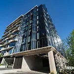 Modern 2 Bedroom Apartment In The Heart Of Canberra Center