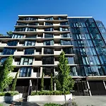 Modern 2 Bedroom Apartment In The Heart Of Canberra Center