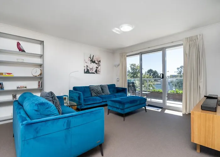 Spacious And Cosy Apt With Great Views In Braddon