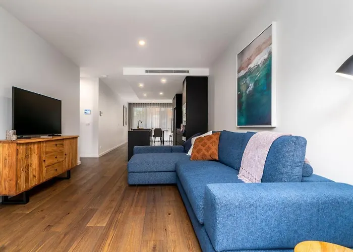 Contemporary Tri-Level Apt In A Prime Central Spot