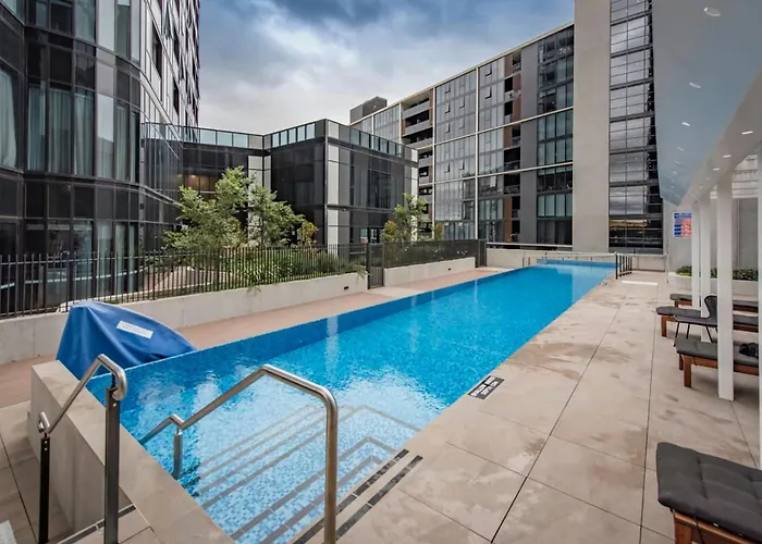 Sensational City And Lake View Delight Belconnen