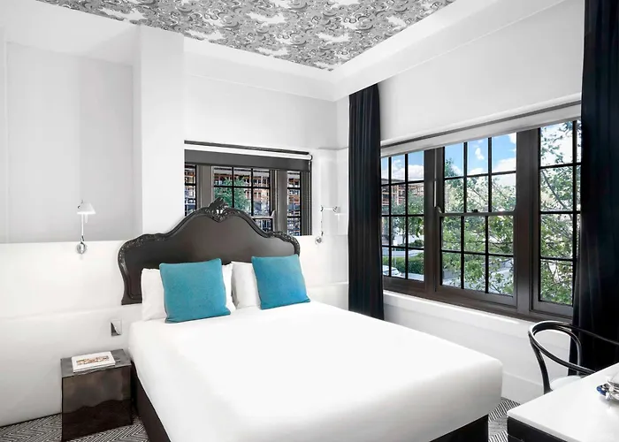 Peppers Gallery Hotel