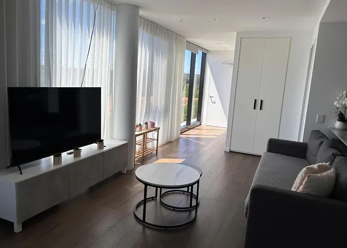 2Br-2Br-2Cars -Cbd-Pool-Sleeps 6