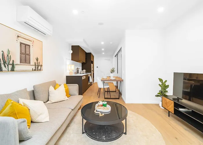 Modern 2 Bedroom Apartment In The Heart Of Canberra Center
