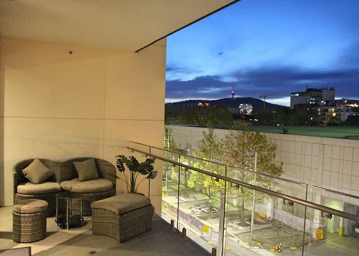 Perfectly Located Modern Apartment - Canberra Cbd