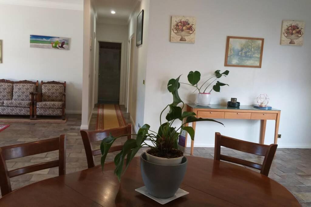 Sweet By The Golf Course Holiday home Canberra