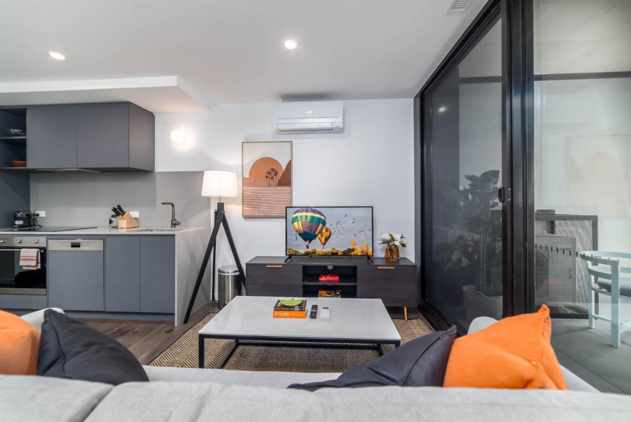 Center 2-bed With Rooftop Pool & Secure Parking Canberra