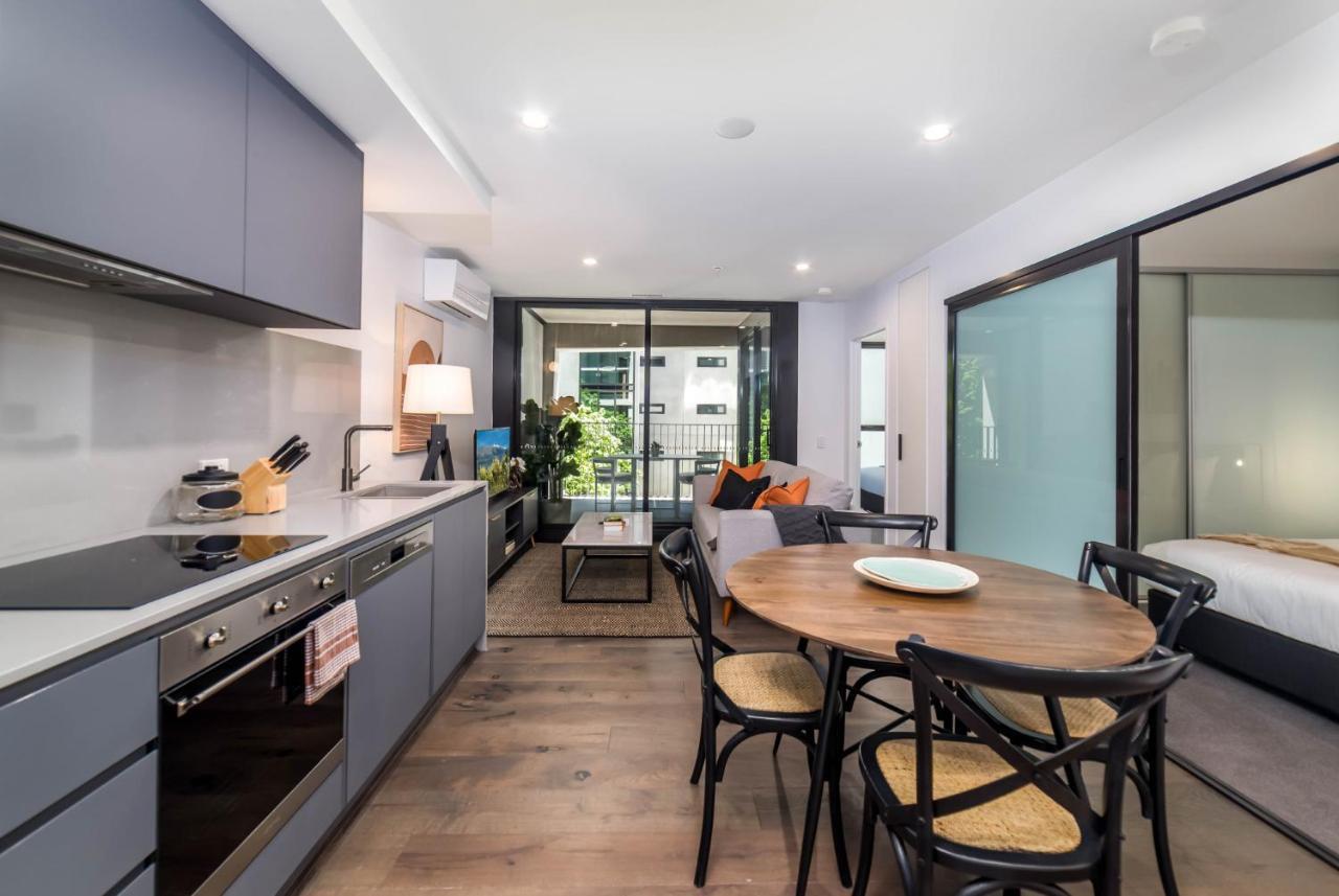 Center 2-bed With Rooftop Pool & Secure Parking Canberra