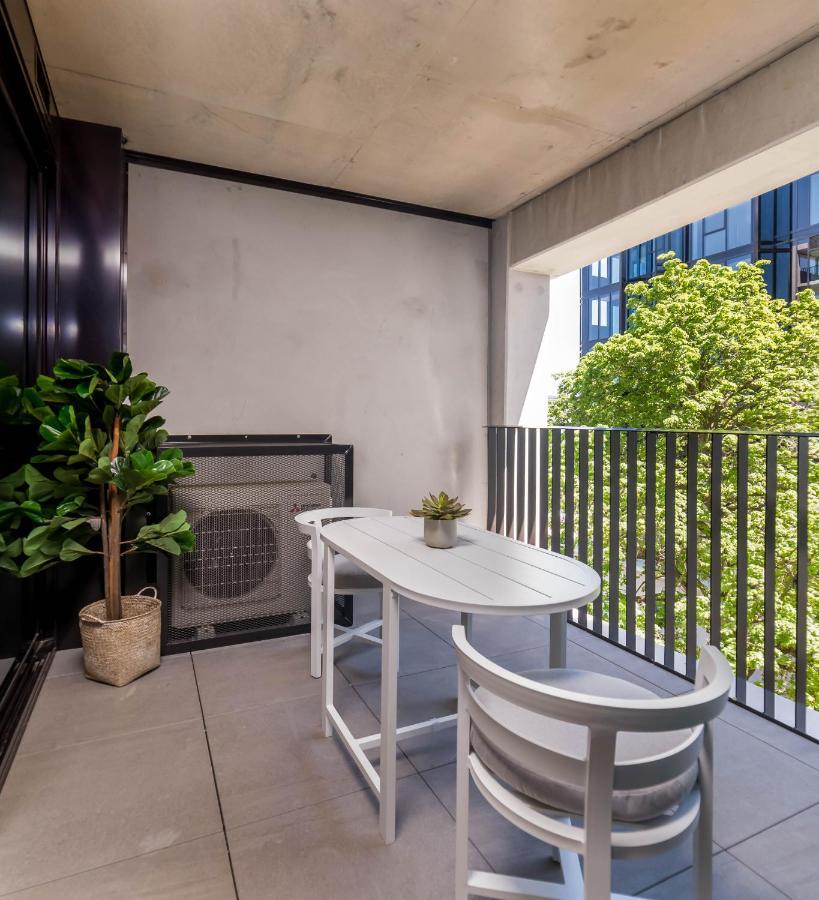 Apartment Center 2-bed With Rooftop Pool & Secure Parking *