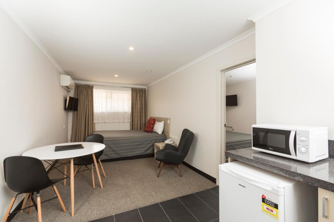 Belconnen Way & Serviced