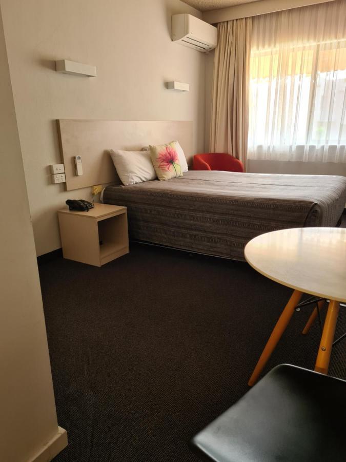 Belconnen Way & Serviced Hotel 3*
