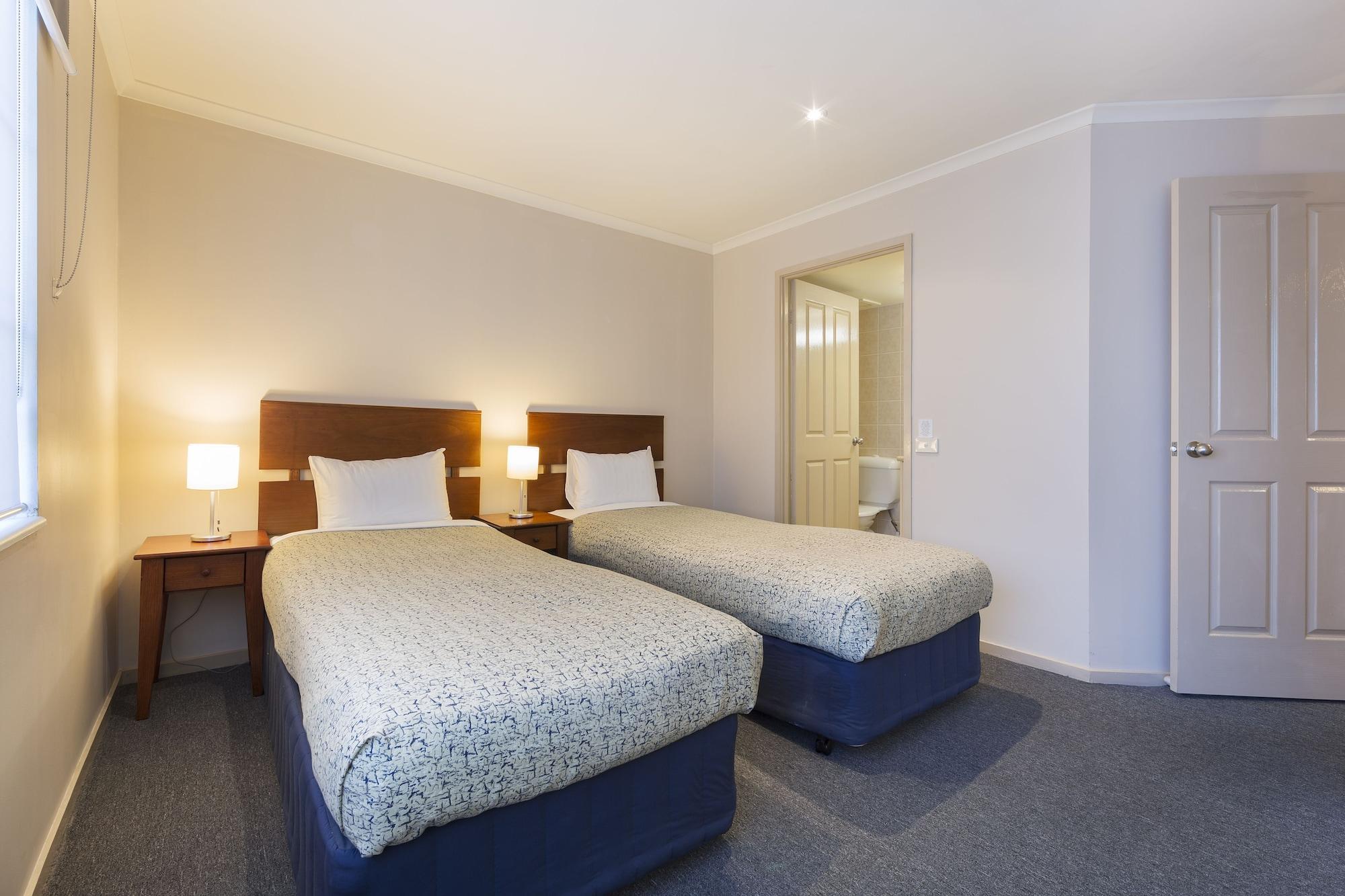 Parklands Official 3* Canberra