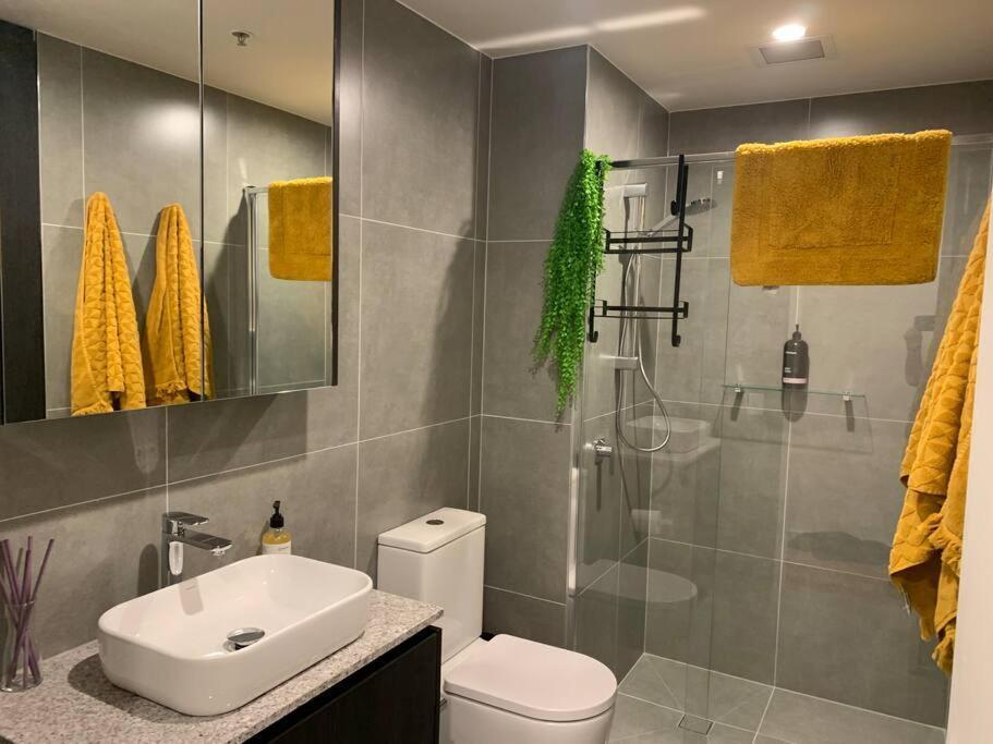 Plush At Dawn, City Apartment Canberra