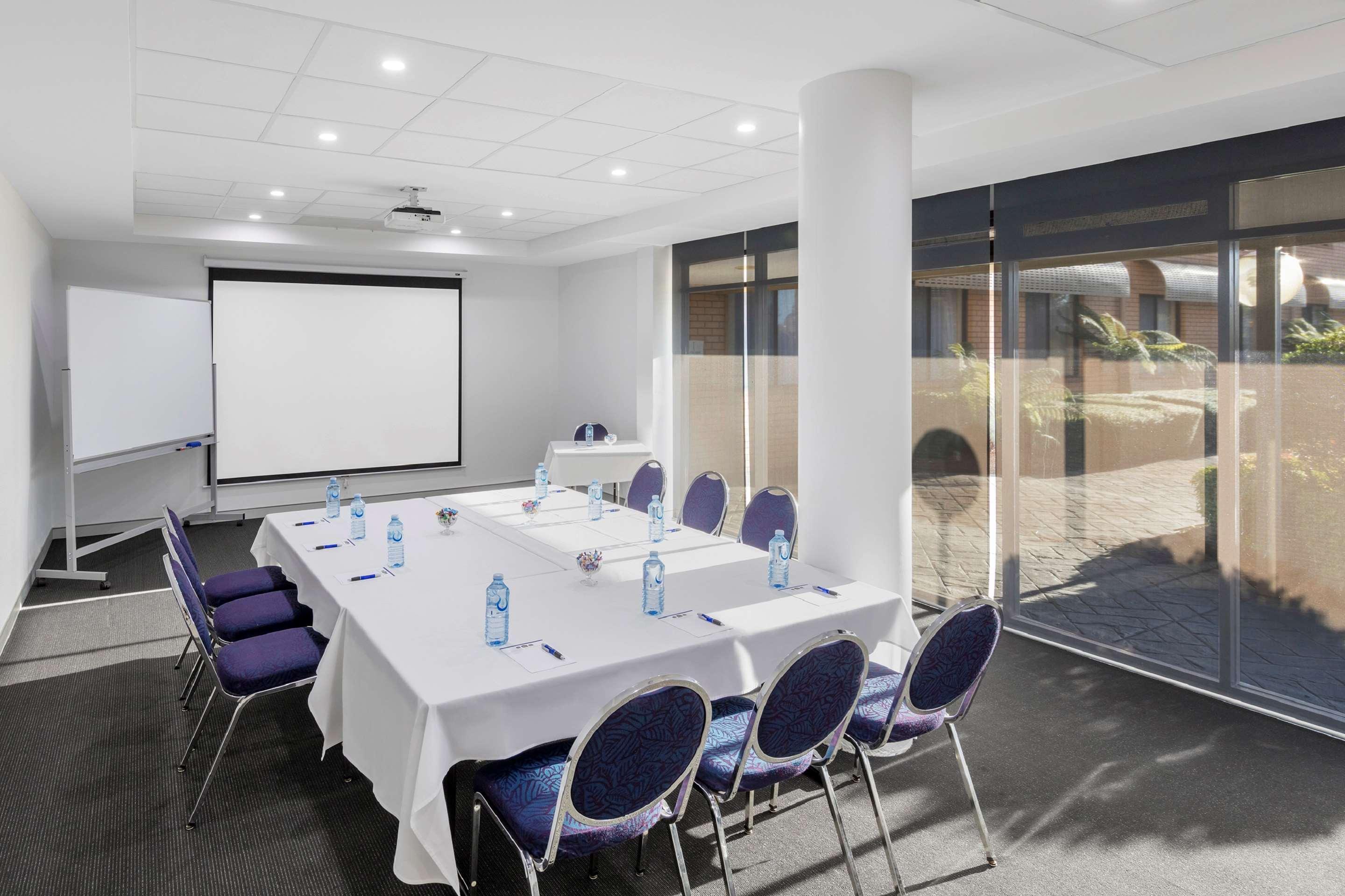 Garden Hotel, Western Signature Collection 4* Camberra