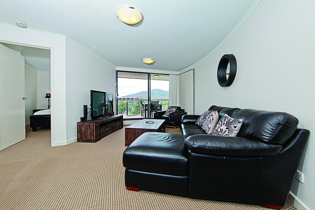 Accommodate Canberra - Phoenix Apartment