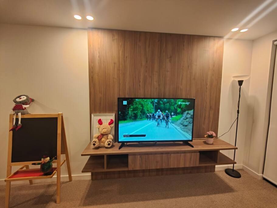 Modern 1-bedroom Unit In Dickson Apartment Canberra