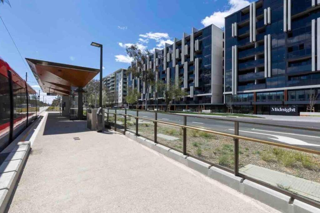 Midnight Luxe: Urban Braddon With Skyline Views *