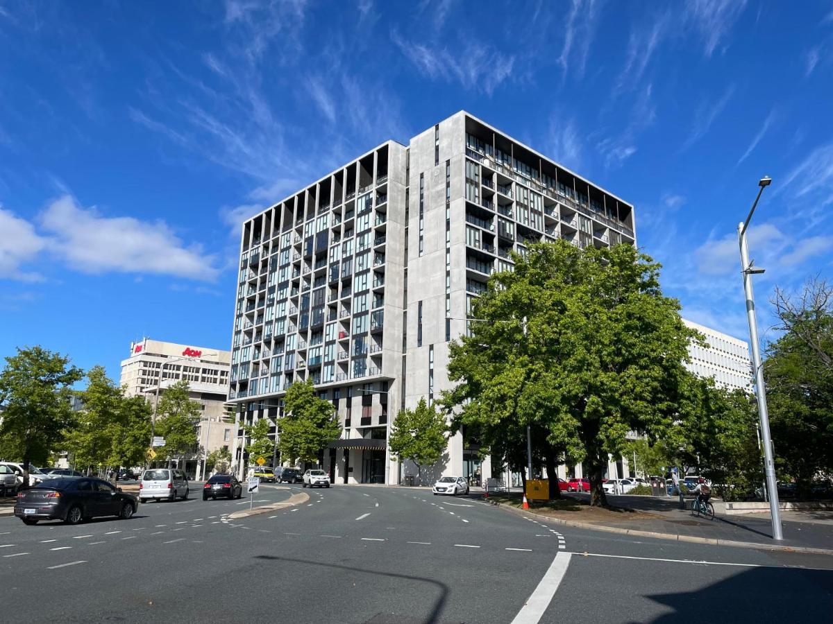 Lovely Cbd Two Bedroom Free Parking Apartment *