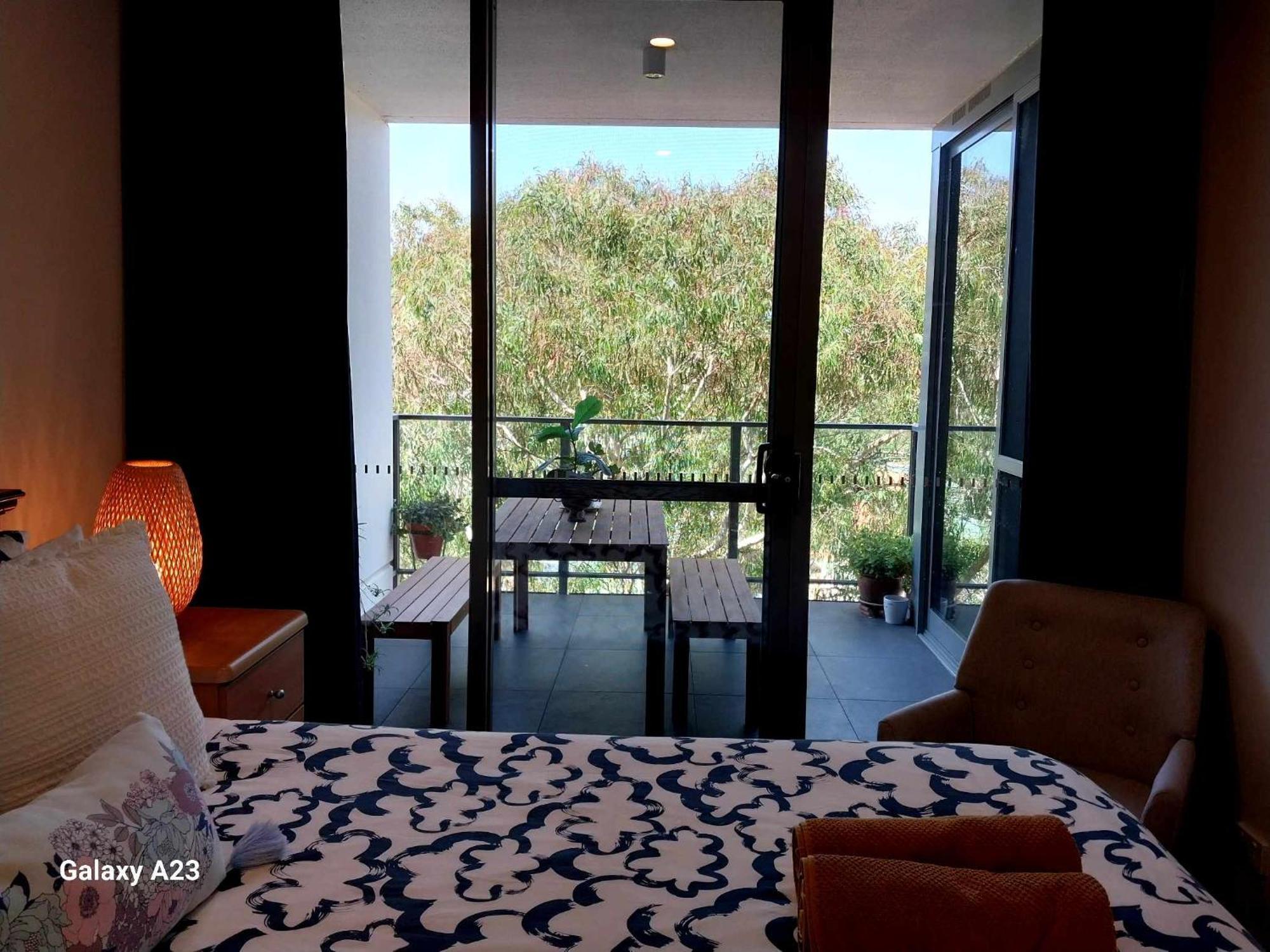 Lux 2 Bed 2 Bath Secure Parking In The Heart Of Dickson, Canberra