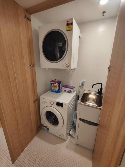 Convenient Modern 2b2b In Braddon * Camberra