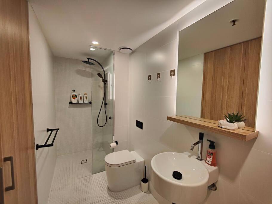 Convenient Modern 2b2b In Braddon Apartamento *