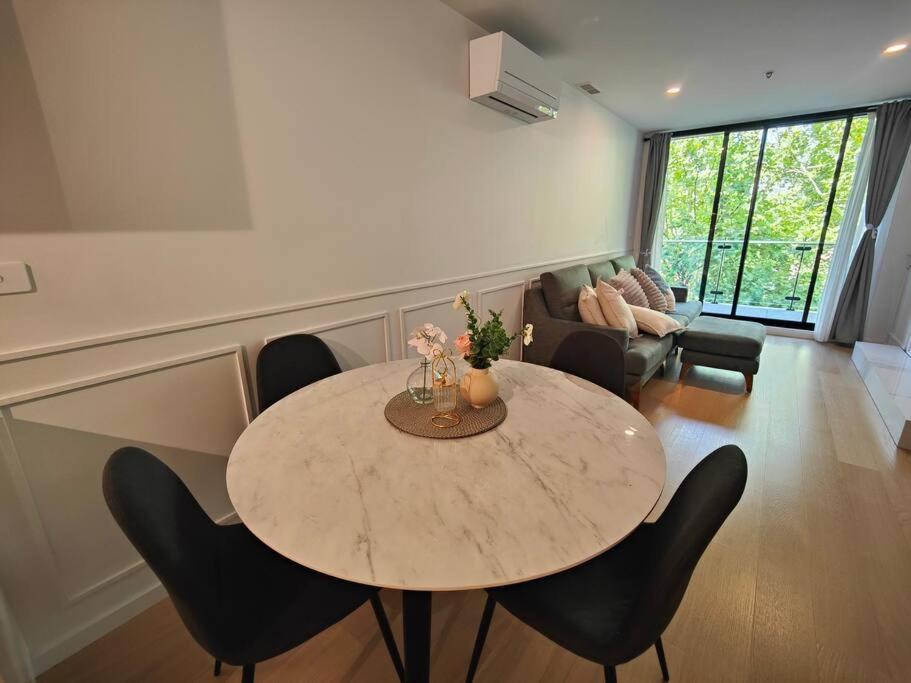 Convenient Modern 2b2b In Braddon Camberra