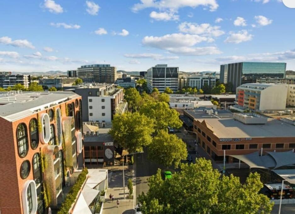 Convenient Modern 2b2b In Braddon Camberra