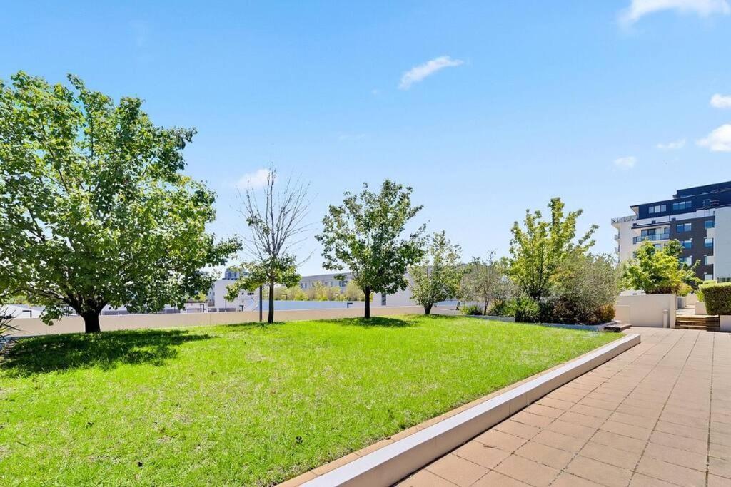 2br Gungahlin Square Luxe Super Wifi Wine Secure Parking * Canberra