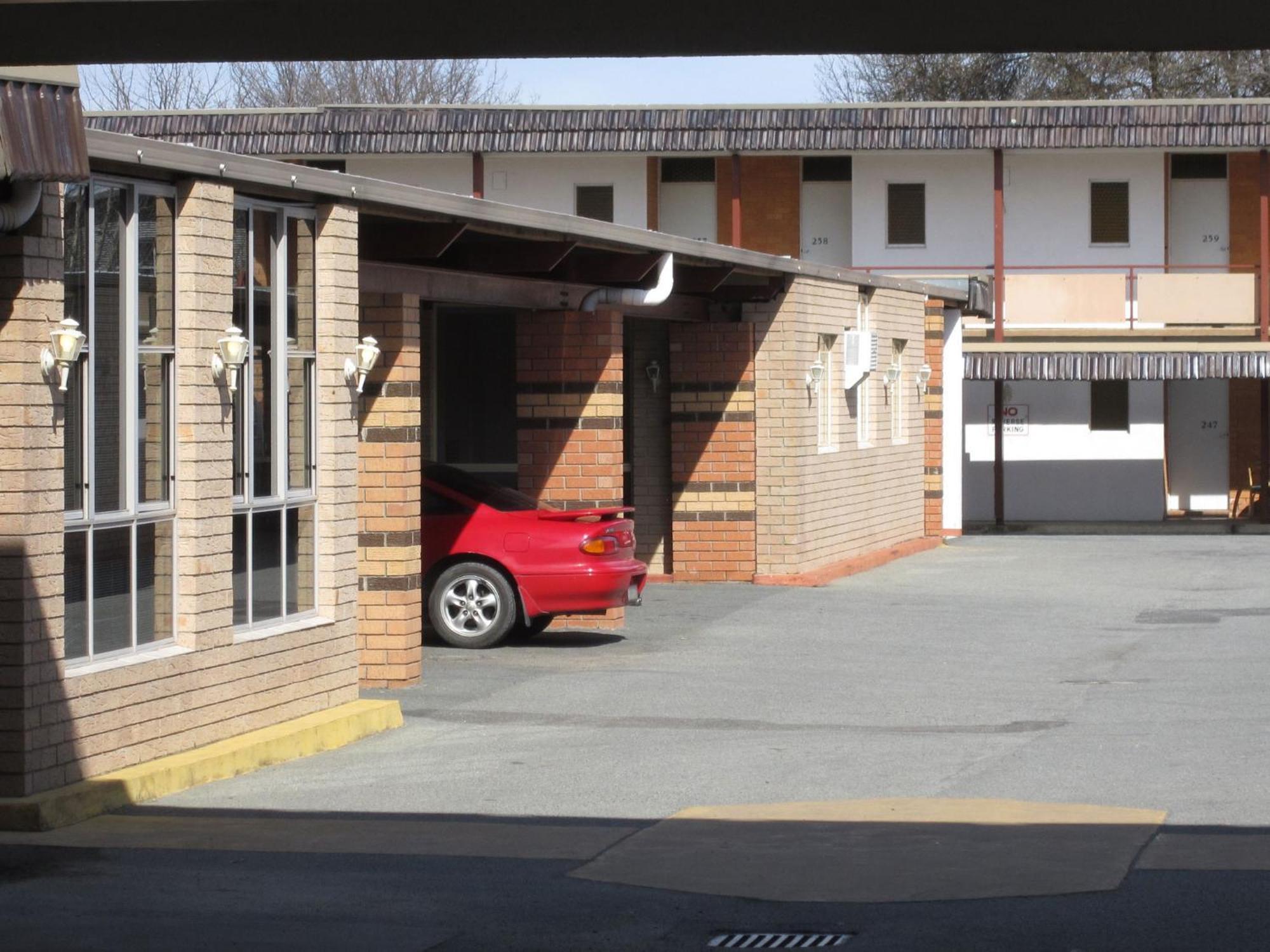 Lyneham Motor Motel