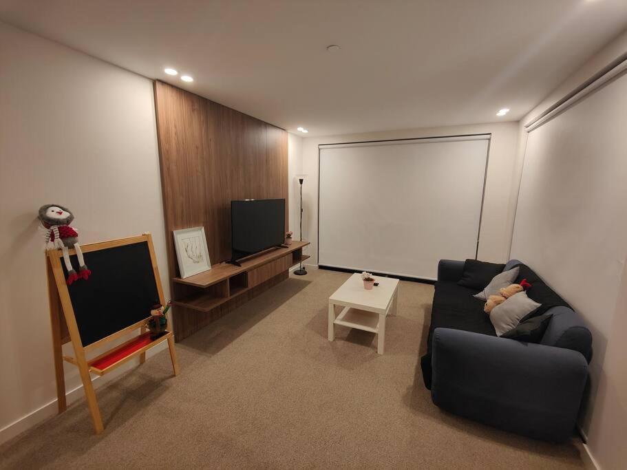 Apartment Modern 1-bedroom Unit In Dickson