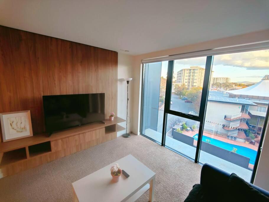 Modern 1-bedroom Unit In Dickson Apartment Canberra