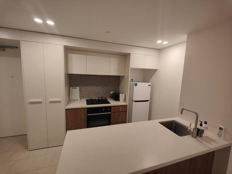 Modern 1-bedroom Unit In Dickson * Canberra