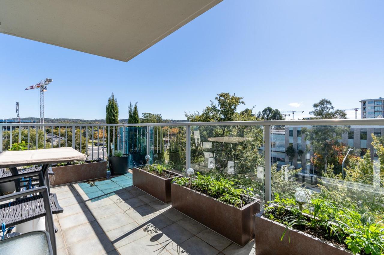 Spacious And Cosy With Great Views In Braddon Apartamento