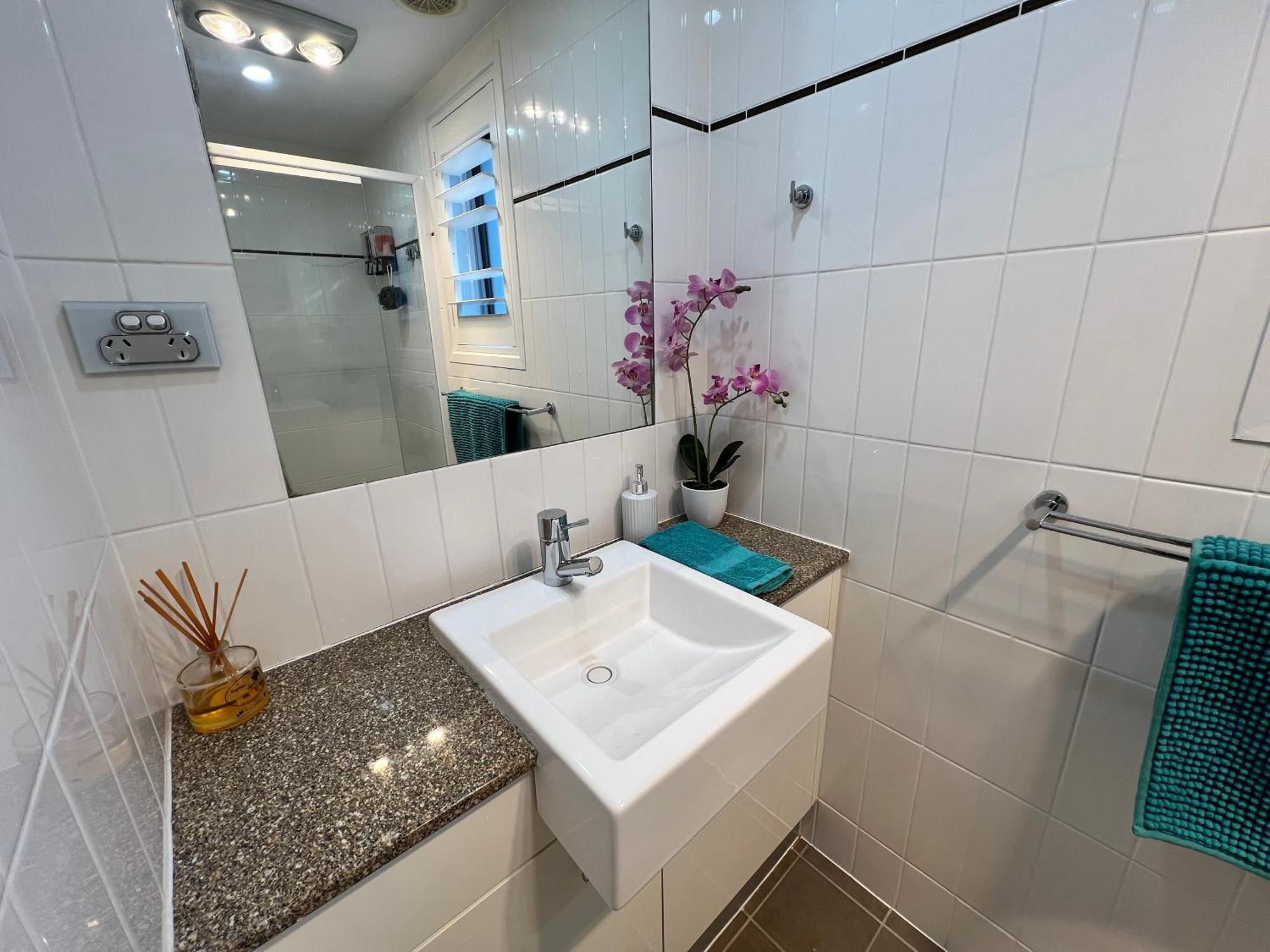 2br Gungahlin Square Luxe Super Wifi Wine Secure Parking Canberra