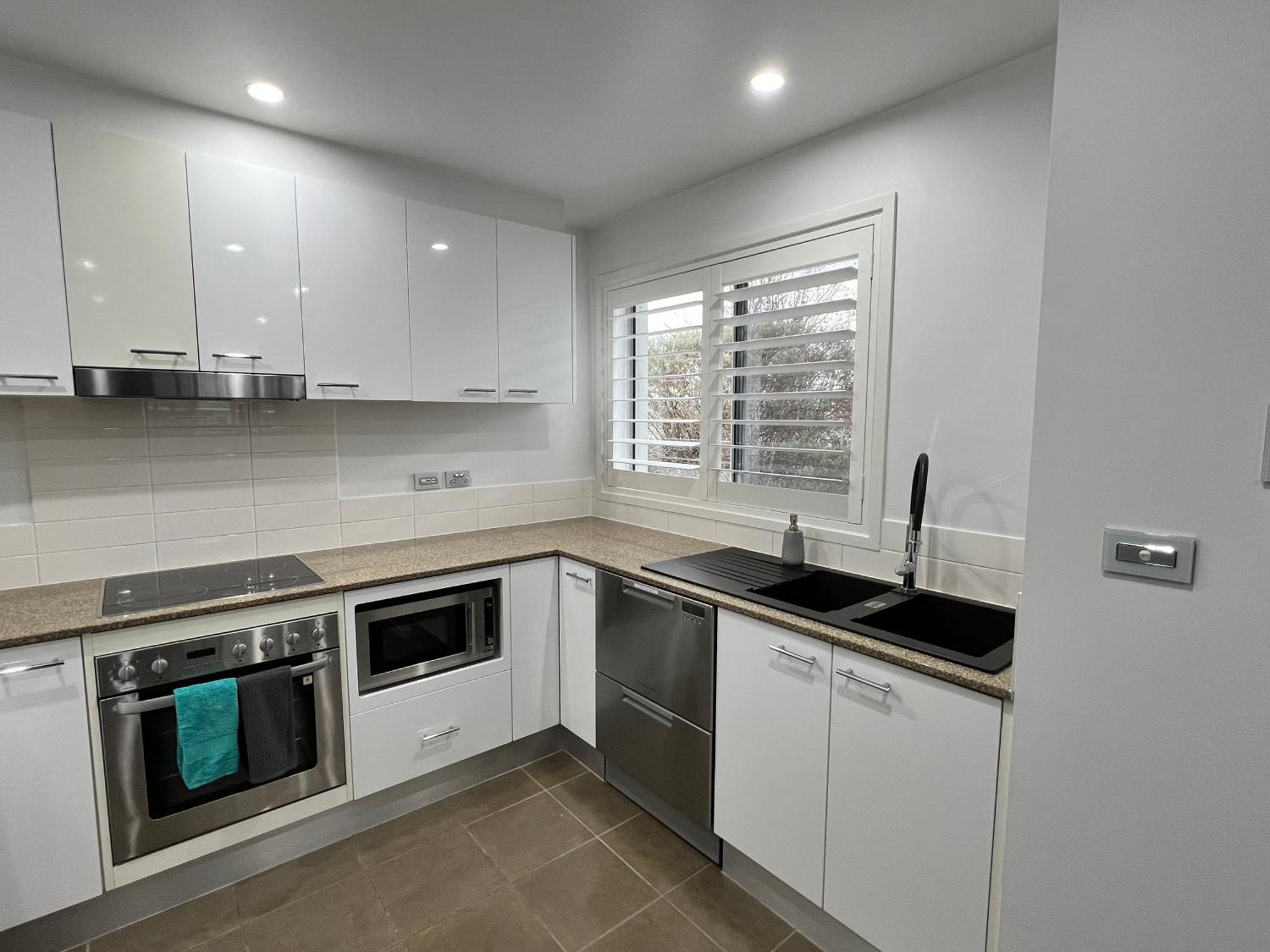 2br Gungahlin Square Luxe Super Wifi Wine Secure Parking *