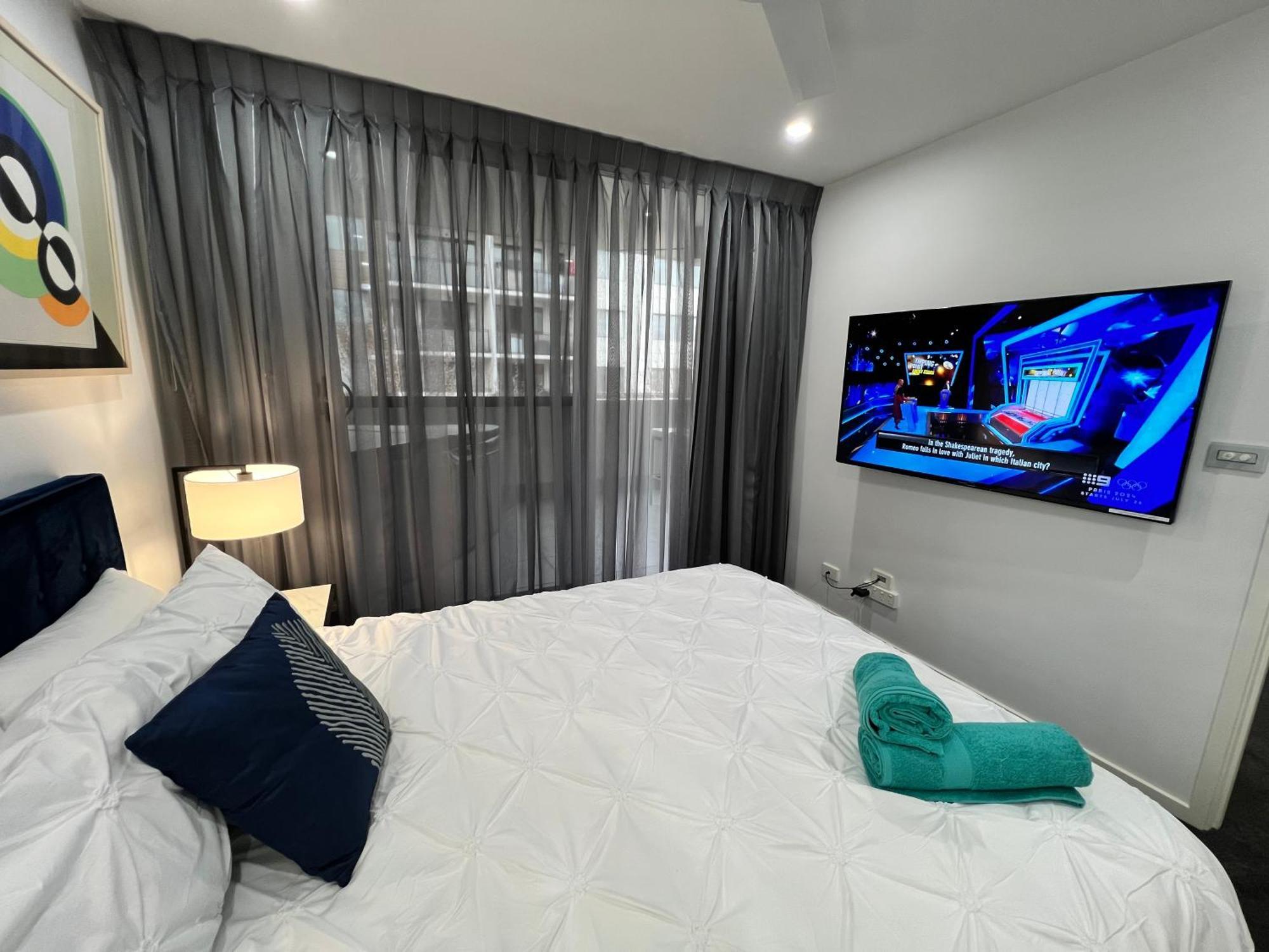 2br Gungahlin Square Luxe Super Wifi Wine Secure Parking Apartment