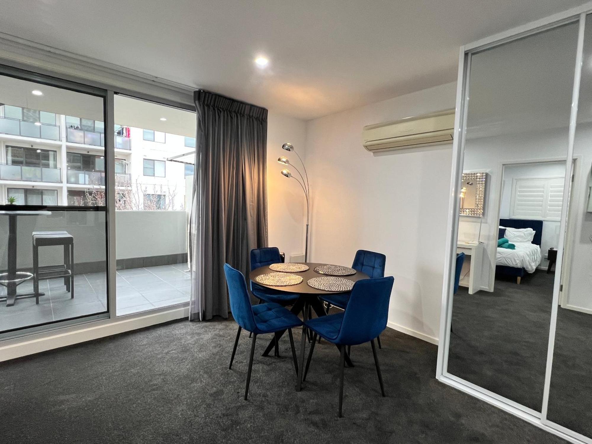 2br Gungahlin Square Luxe Super Wifi Wine Secure Parking Apartment *