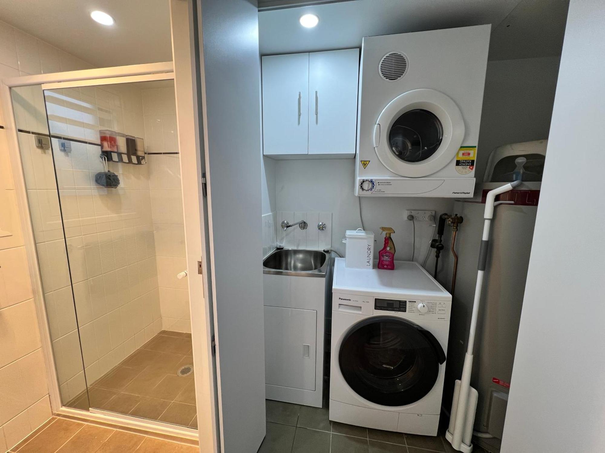 2br Gungahlin Square Luxe Super Wifi Wine Secure Parking Apartment