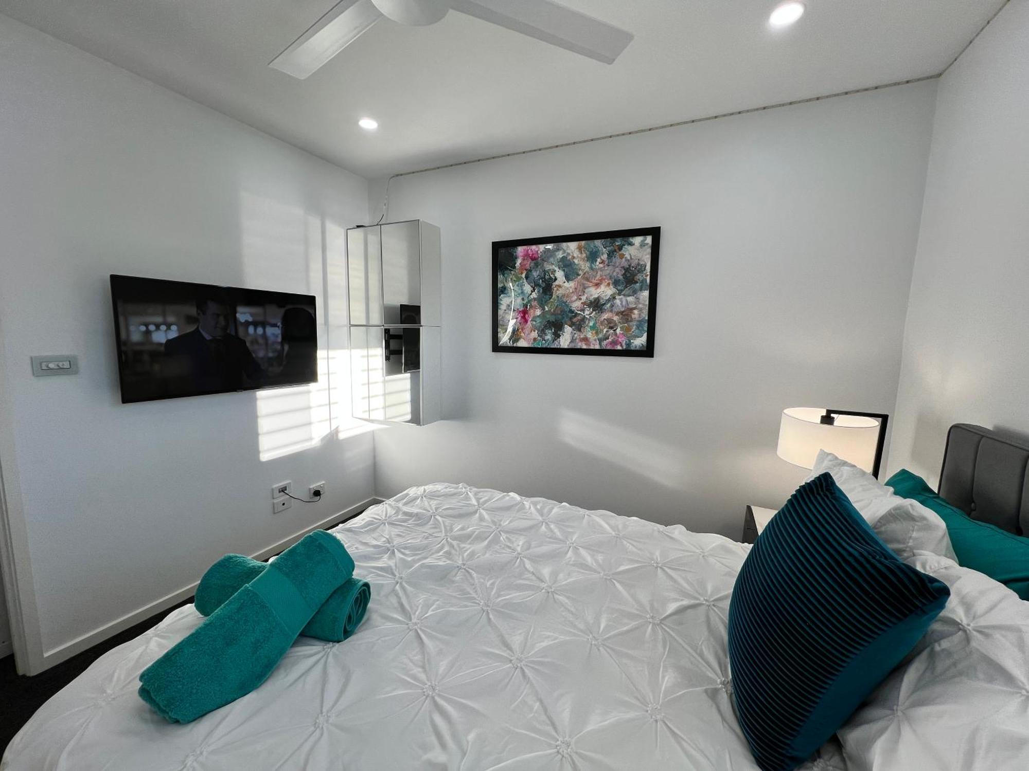 2br Gungahlin Square Luxe Super Wifi Wine Secure Parking Canberra