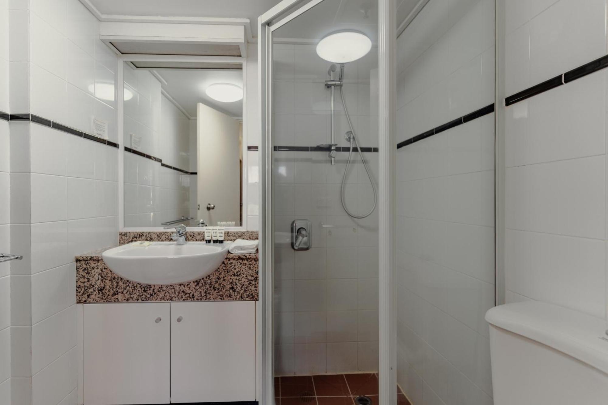 2-bed With Gym, Tennis Court & Stunning Views Camberra