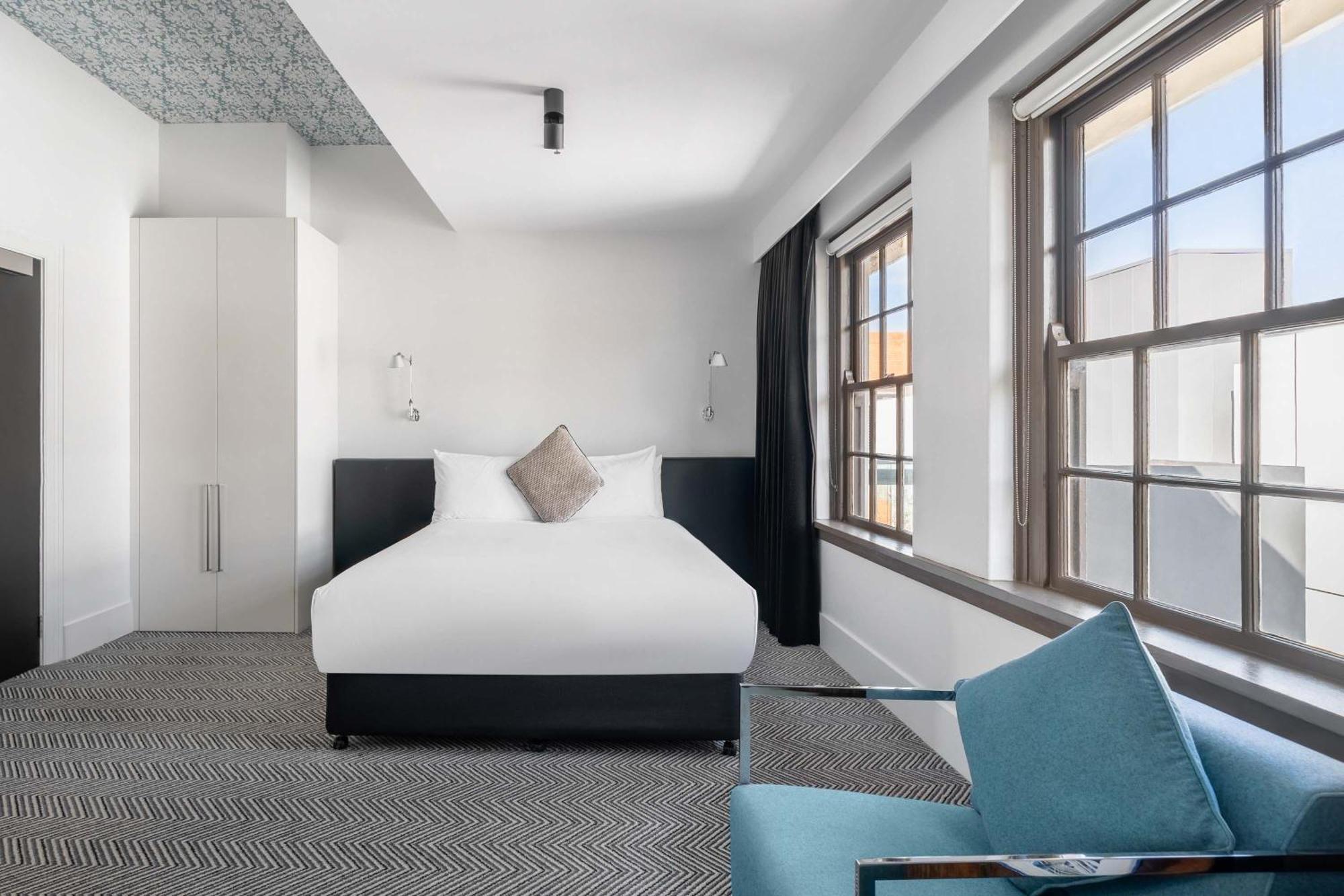 Hotel Peppers Gallery