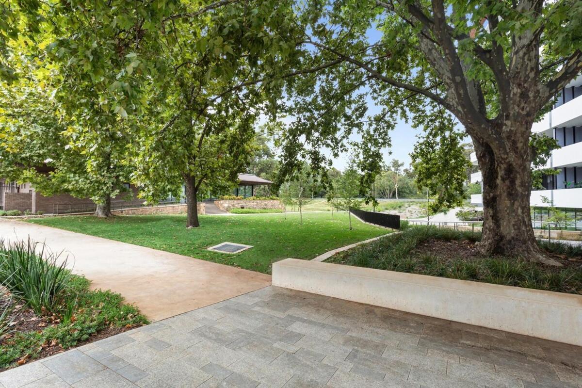 Perfect Location With 5 Star Amenities * Camberra