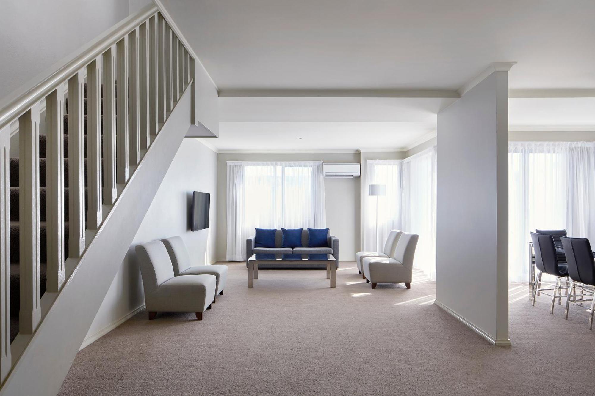 Pinnacle Aparthotel